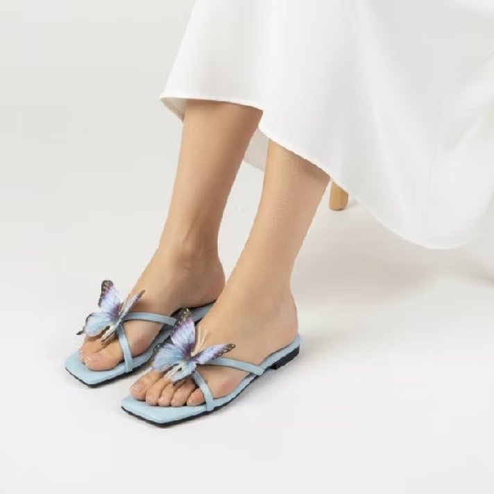 xuxixd4's tweet photo. sandal sekarang lucu-lucu banget 🥹🦋

detail kupu-kupunya gemes, pilihan warnanya juga cantik-cantik buat dipaduin sama outfit sehari-hari 🌷

🔗 https://t.co/TwDeFPbTSQ https://t.co/1Ko4xXjOkL
