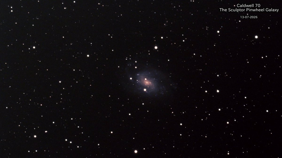 KayThey_Astro's tweet photo. C70-The Sculpter Pinwheel Galaxy
same galaxy from a few days ago, but something new, this was my first time combining imaging data from different nights.
#astronomy #astrophotography #photography #space #deepsky #galaxy 
30 minutes night 1
2 hours night 2 https://t.co/xk8LSWAxHK