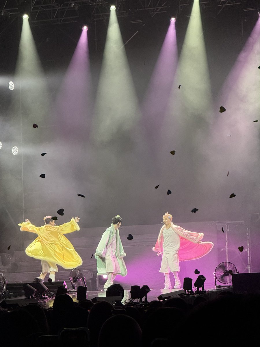 mmve1245's tweet photo. 요정들같다ㅋㅋ https://t.co/ouyyN0G2nh