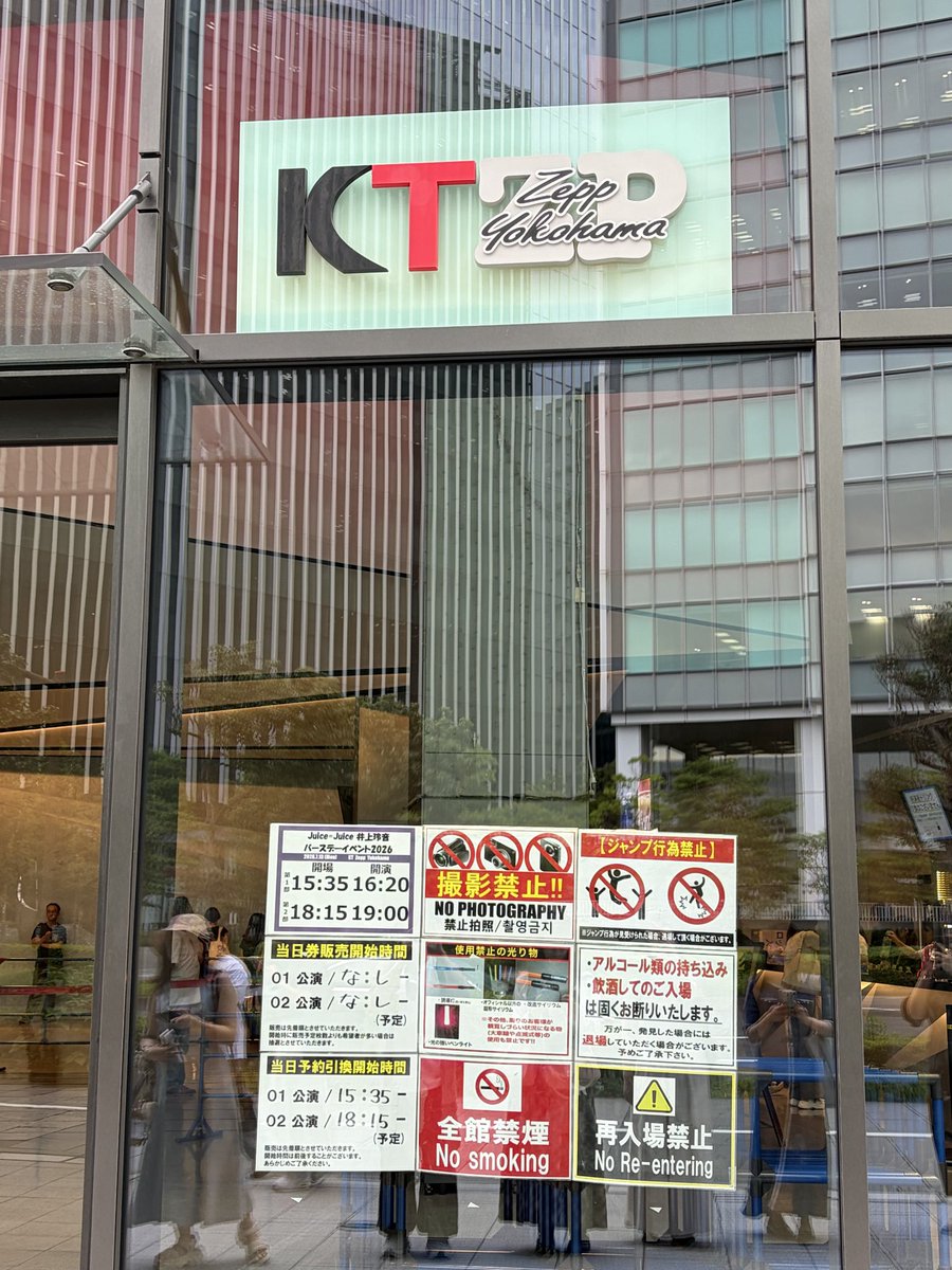omochiring's tweet photo. 着いた！
めちゃくちゃ広い会場だ！
れいれい1人でこのキャパは凄い。スタアだわ😭 https://t.co/MD88LHGLpy