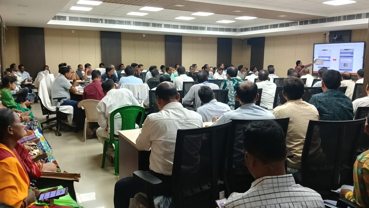 boudhelection's tweet photo. Post-draft training of BLOs and BLO Supervisors in Collectorate, Boudh by AERO-cum-Tahasildar of 86-Boudh AC under the supervision of ERO-cum-ADM, Boudh https://t.co/JsQamHRJn4