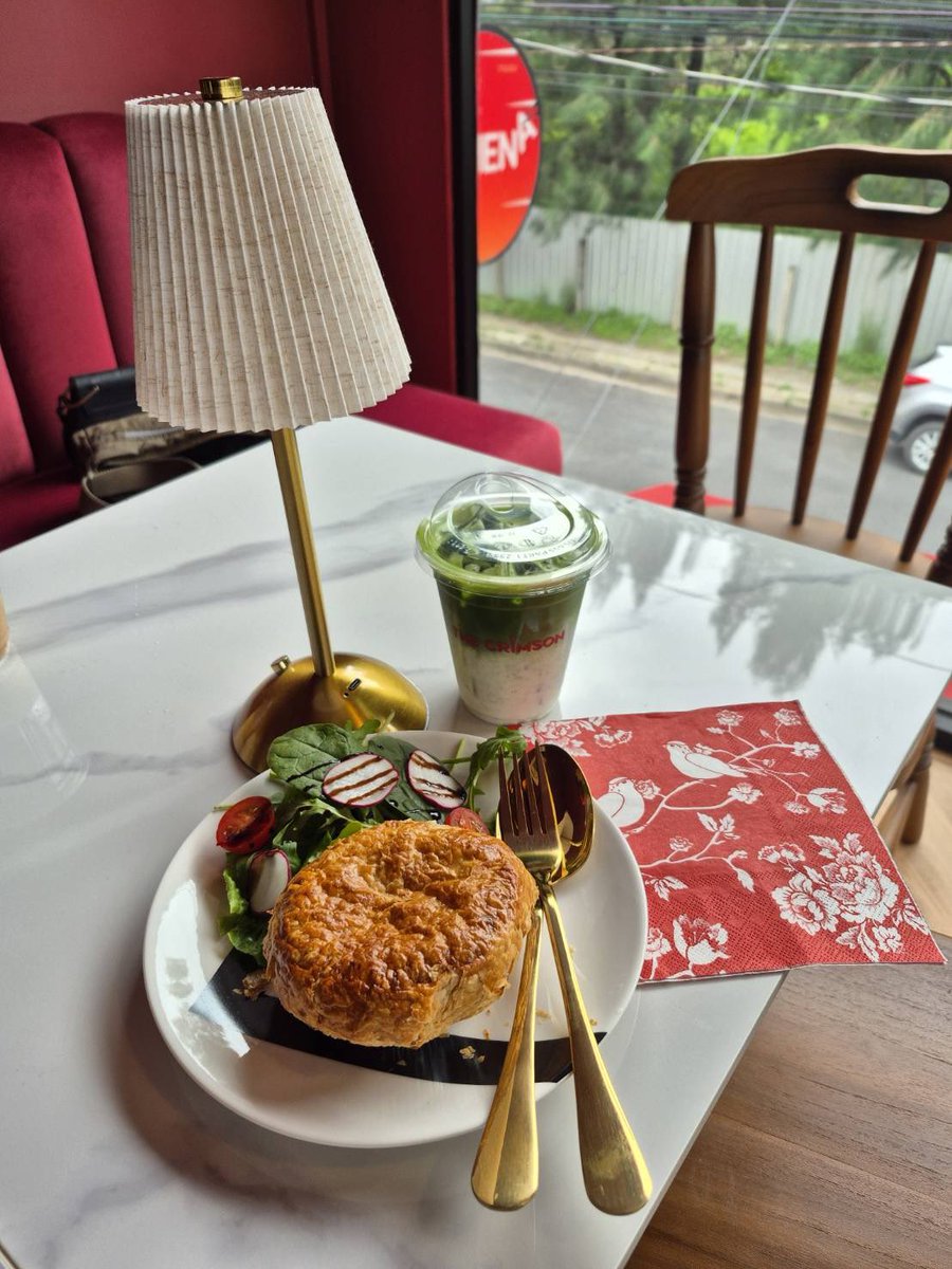 KPTT23's tweet photo. Matcha latte &amp; Pot pie 😋😋
(3)
#TheCrimsonSoftOpening
#เป๊กผลิตโชค
#PeckPalitchoke https://t.co/8bHkm8rgCO