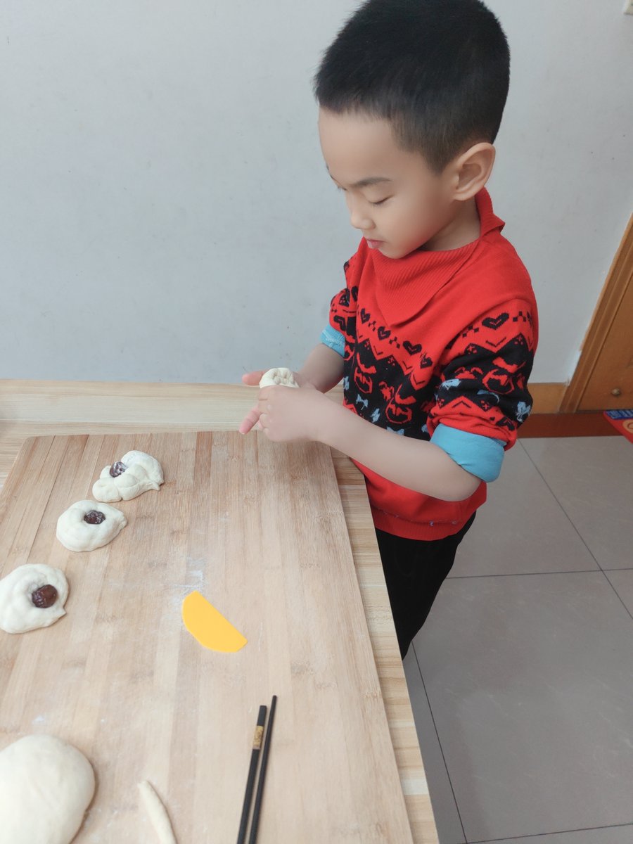 JEnnettE_MY's tweet photo. This weekend’s plan: bake tiny pumpkin cookies with my little buddy! Messy hands, full hearts, and the best memories ever. https://t.co/GOVGRYxnHU