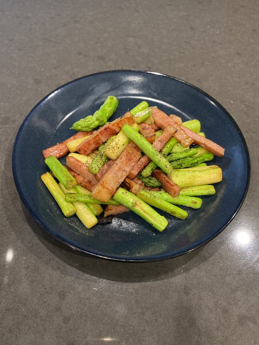 bachan_no_hako's tweet photo. これまでにお届けした規格外野菜を使った、おいしい料理の写真をご紹介🍽️

今回ご紹介するのは「アスパラとベーコンのバター炒め」です！
使われている野菜はアスパラガス⚽

調理法も味付けもシンプルだからこそ、食材のおいしさが全面に感じられます。

#ばぁちゃんのハコ
#規格外野菜
#広島 https://t.co/SlzUT0pYY8