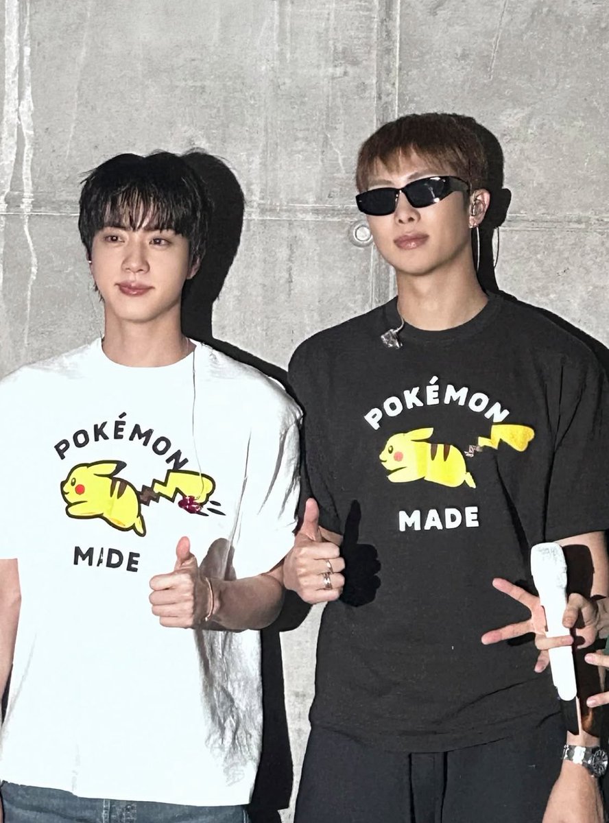sugamihoney's tweet photo. LAS FOTOS QUE NOS SUBIAN DE NAMJOON Y JIN USANDO CAMISA DE POKÉMON 🥹💜 https://t.co/i4A7pZLMWC