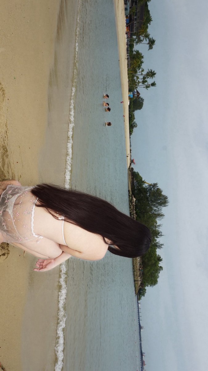 Marintifa's tweet photo. Sentosa beach https://t.co/55GRq8JjoW