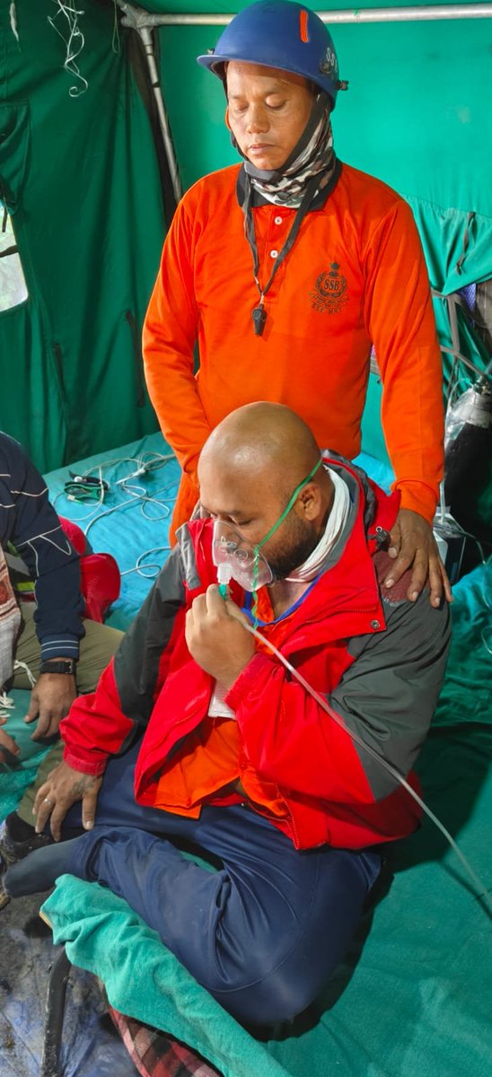 SSBSHQSRINAGAR's tweet photo. #SSB MRT swiftly rescued Arup Barman (42), Assam, at #UpperRailpathri after he developed breathing distress & severe back pain. Following immediate pre-hospital treatment, he was safely evacuated to the State Hospital, Upper Railpathri.
Ready to Respond. Committed to Every Life. https://t.co/x43JmoU3ju