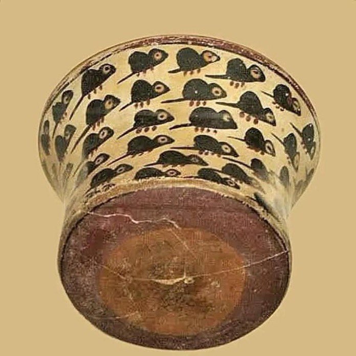 pmamtraveller's tweet photo. A ceramic bowl depicting a swarm of mice. From Peru, Nazca culture, 180 BCE-500 CE https://t.co/ET7YF44nna