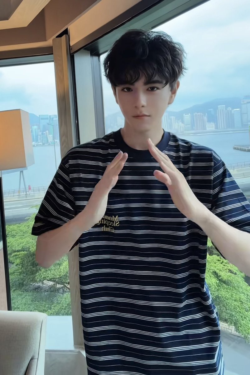 hannawithanh_'s tweet photo. oh okay https://t.co/psT8DRQMiK