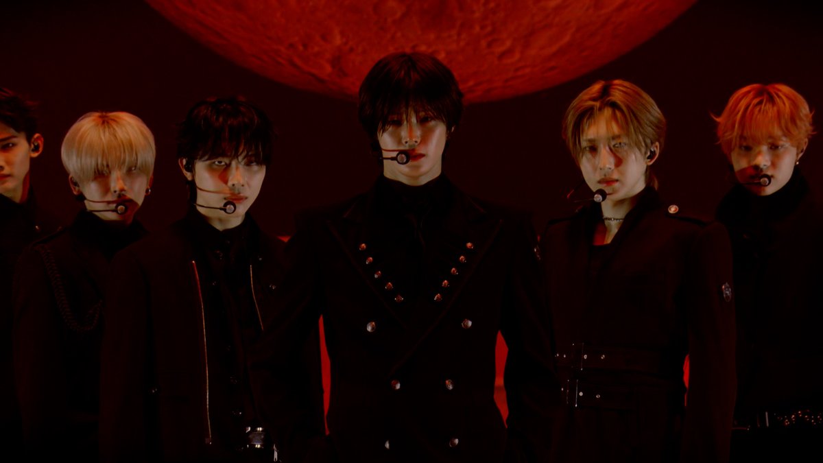 ntv_midnight's tweet photo. #夜の音　 7月14日(火) 24時34分から放送！
※編成の都合で放送時間が変更となります。

ステージに登場する直前の密着映像とともに
スタジオライブを一挙に大公開！

月がシンボルとなる夜の音のスタジオ

月に縁ある&amp;TEAMのミリオンヒットを記録した超人気曲「Go in Blind(月狼)」をお届けします✨ https://t.co/lwDqX6rJ3l