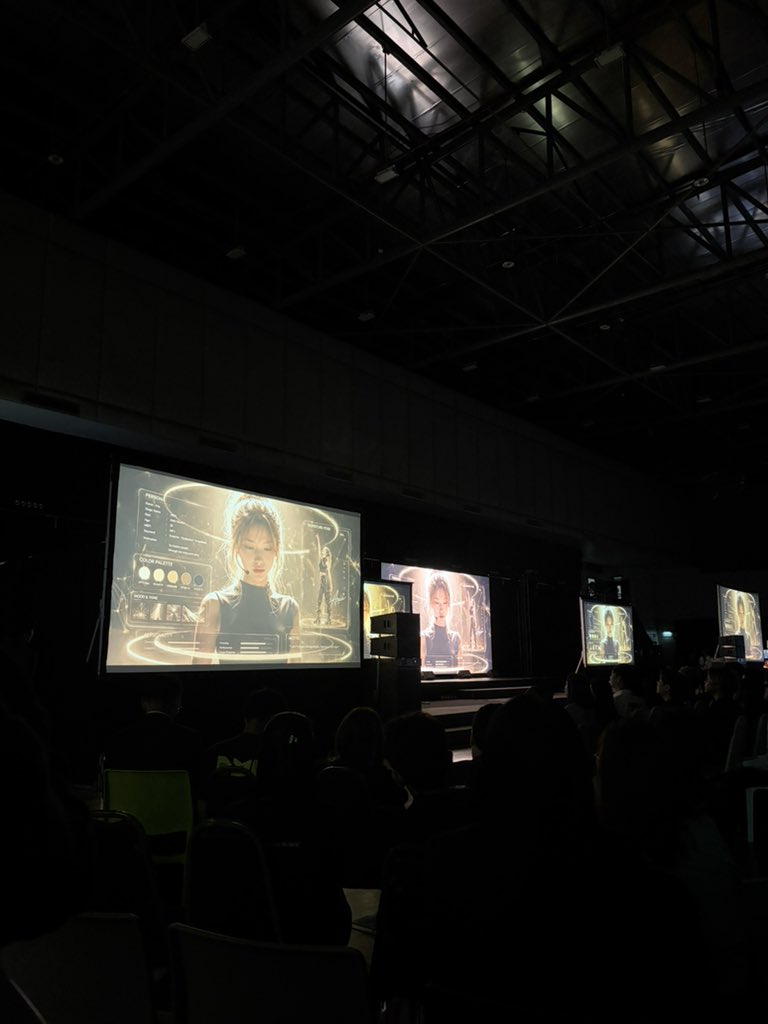 Catia0098's tweet photo. #SPUCAaiShowcase    วันนี้ได้สัมผัสพลังของ AI ผ่านนิทรรศการที่ทั้งทันสมัย น่าสนใจ และสร้างแรงบันดาลใจให้มองเห็นโอกาสใหม่ ๆ ในอนาคต 💡 https://t.co/Z0q21Qmero