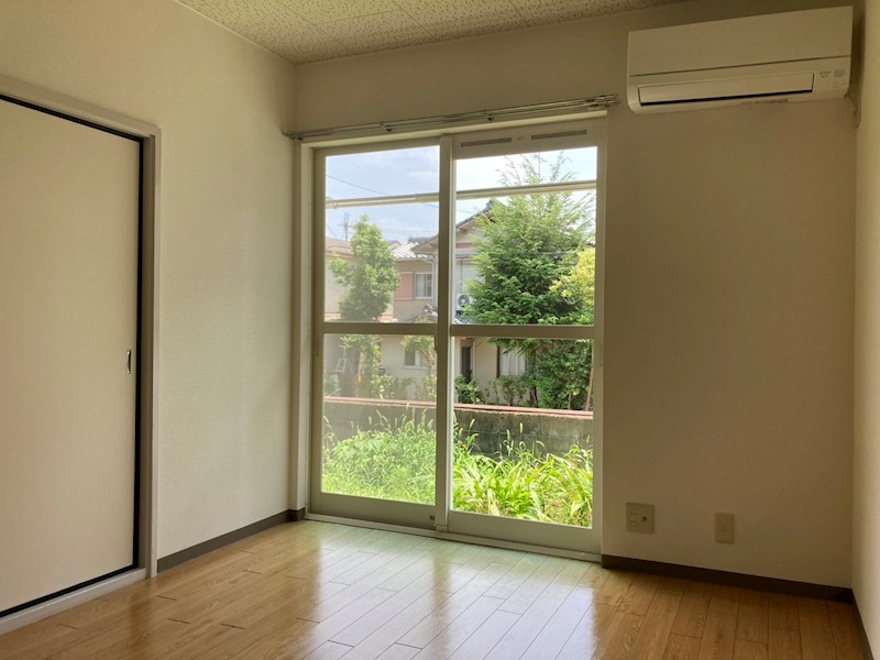 flatagency's tweet photo. 【#京都のお部屋探し】
専用庭付き、南向きの角部屋です🙆‍♀️
コンパクトな2LDK。カウンターキッチンです♪

右京区でファミリー物件をお探しの方はぜひ。
敷地内に駐車場有り（5,000円/月〜）
二人暮らし、広めの一人暮らしにもおすすめです👍

詳細↓
https://t.co/X44i5CkVLT
#京都賃貸 #京都移住 https://t.co/0Ug9Xeui3a