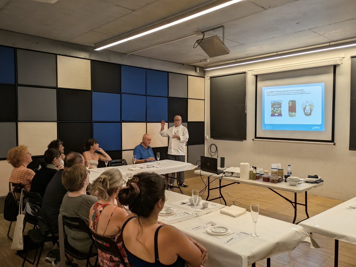SCELaLira's tweet photo. Qui diu que per cuinar cal encendre els fogons? 😉

Dijous passat ho vam comprovar al taller de Cuina Sense Foc amb Vier Araguz.👩‍🍳 https://t.co/snbl4alXcw
