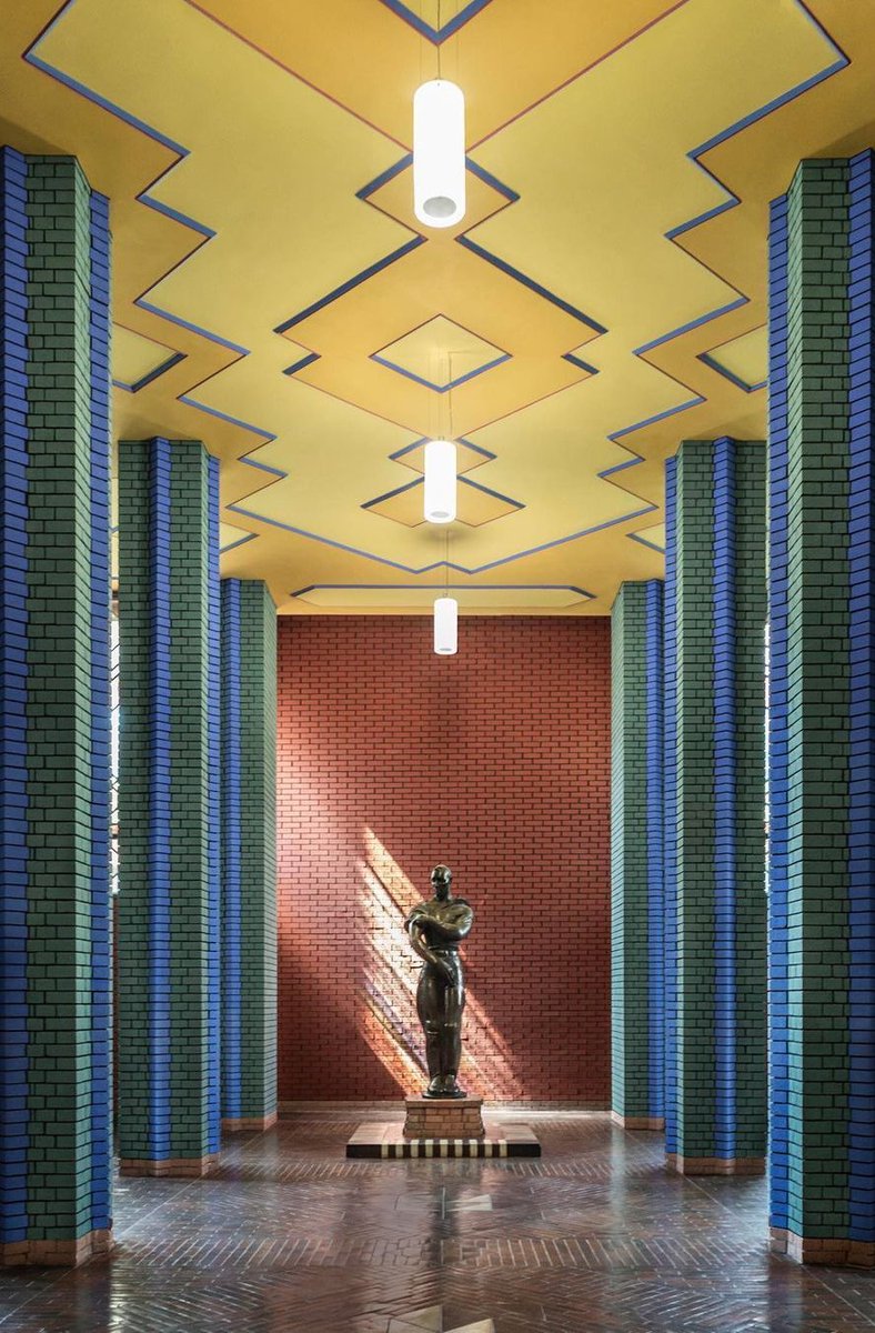 formsarchive's tweet photo. Slightly obsessed with German Brick Expressionism.  

Hoechst Administration Building 
Arch. Peter Behrens, 1924. https://t.co/mfxvUi2dZL