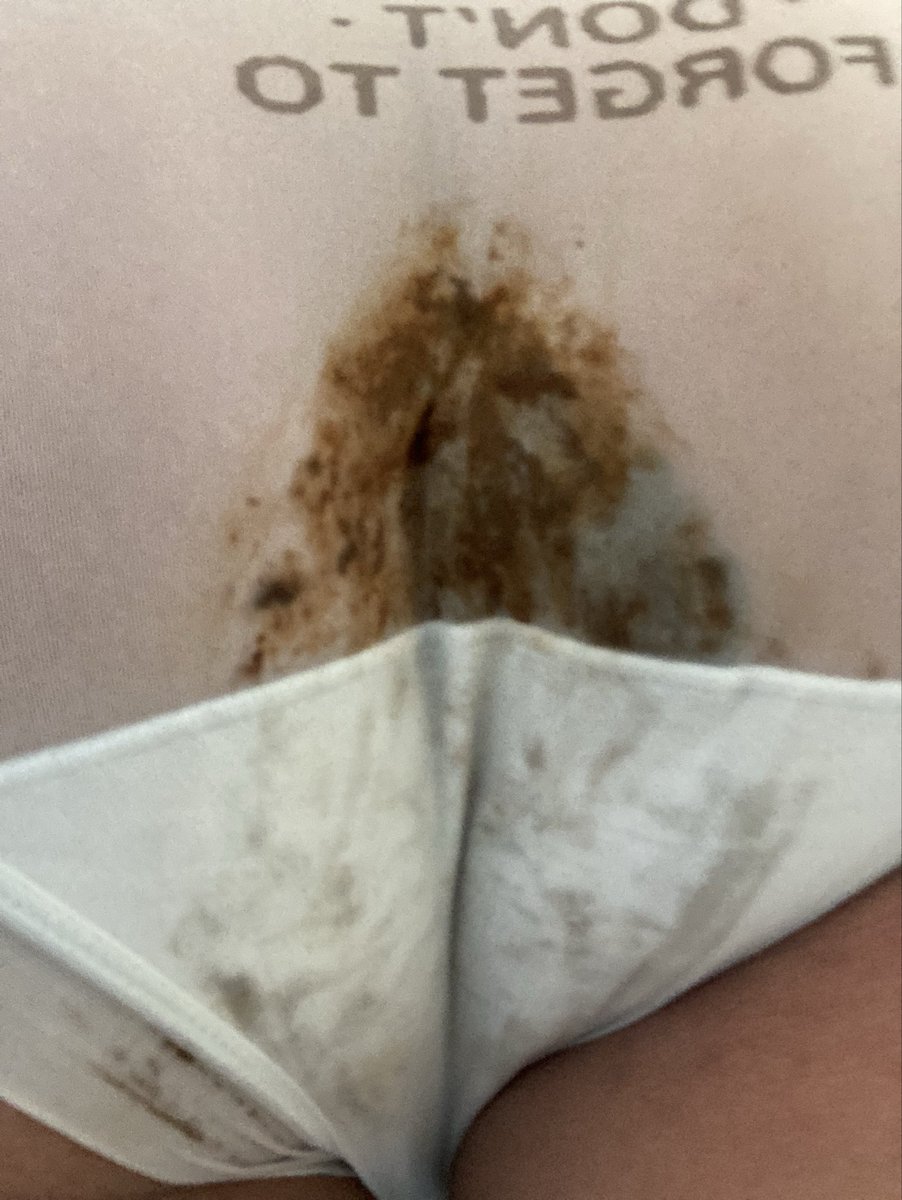 ShenYu90866's tweet photo. 我们就问那个女导游可不可以上厕所，结果他说时间有点紧，就没有让我们两个去，结果我真憋不住了，闺蜜可以拿卫生纸垫着可是我这，然后我就真憋不住就慢慢地排出来了，最后我顶着这一屁股东西又坐车坐了两个小时，还是没有让我，味道也特别大，我只能用香水来掩盖，最后只能到了酒店再处理，真服了 https://t.co/CNOVisHMB2