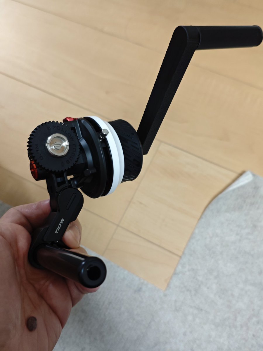 uedax2019's tweet photo. フォローフォーカス用に3Dプリンタで作った手回し。
買うと9千円するし
私はzoomに使う https://t.co/DgCsaODjxH