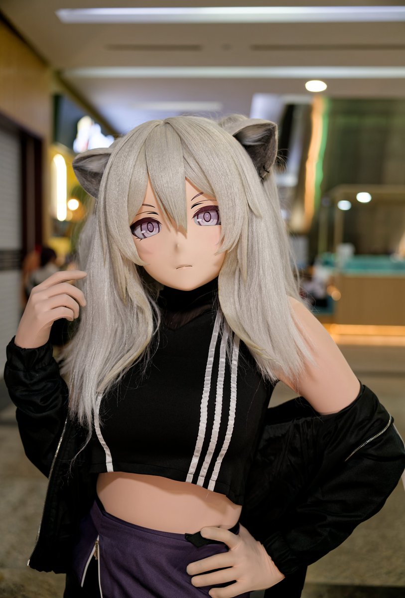 Tari_Kig's tweet photo. Hello viewers and SSRBs, wont you come and take a stroll with me, your oshi? I promise i wont bite... (hard)

📸: @LunaEve8 

#kigurumi #shishirobotan #SSRB #hololive https://t.co/6oWc4GCpPF