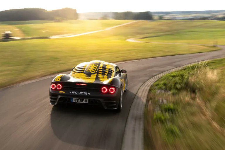 DjglassAutoWTec's tweet photo. An impressive engineering milestone. A twin turbo boxer eight producing over 1,000 HP showcases just how far performance engineering continues to evolve. 🔥🏁 #RUF #Goodwood #AutomotiveEngineering https://t.co/l9qNVD4zZS