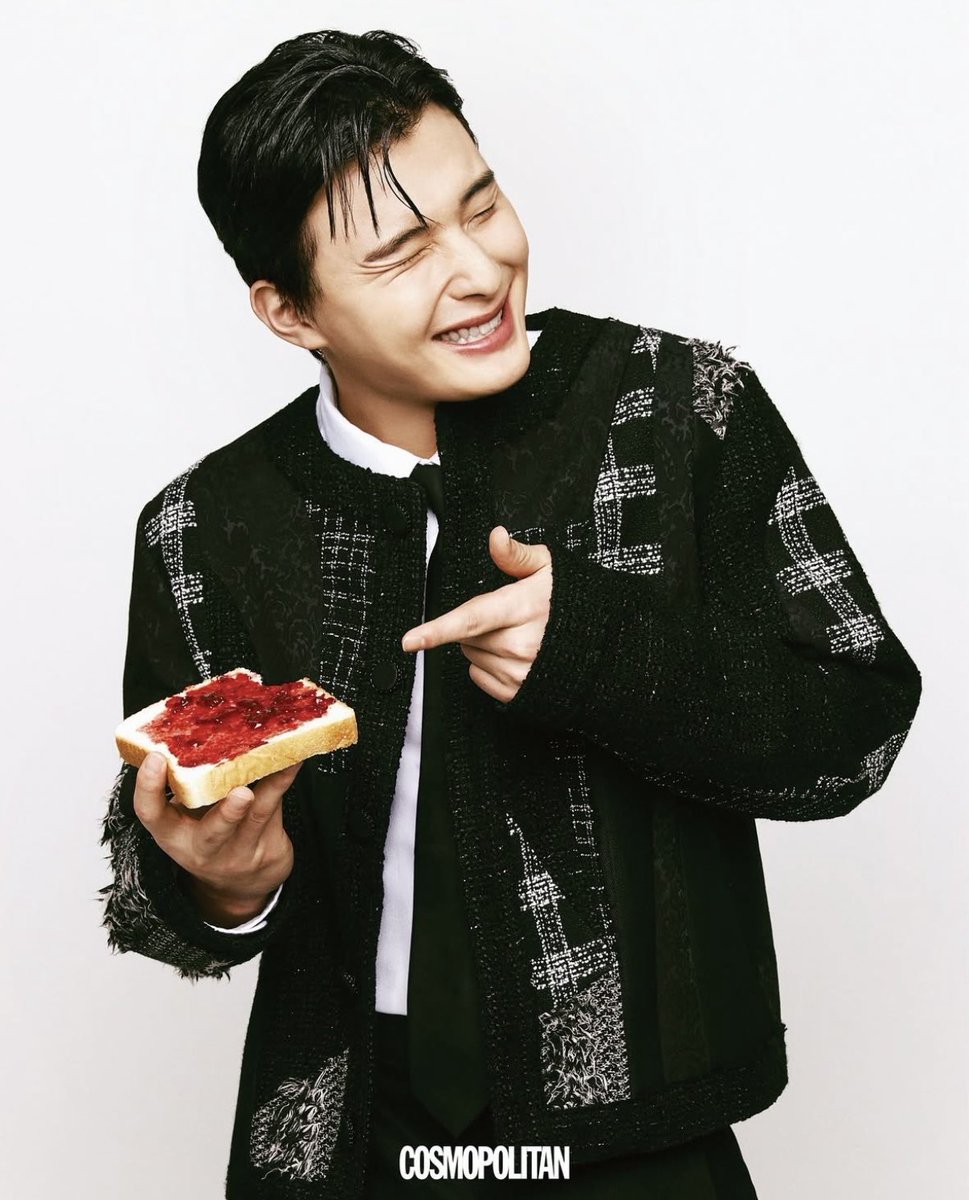 iwillkkillyou's tweet photo. 나는 이 사진 진짜 개뿜겨서
맨날 오른쪽맹키로 누끼따서 활용함.. https://t.co/lta5tZgldp