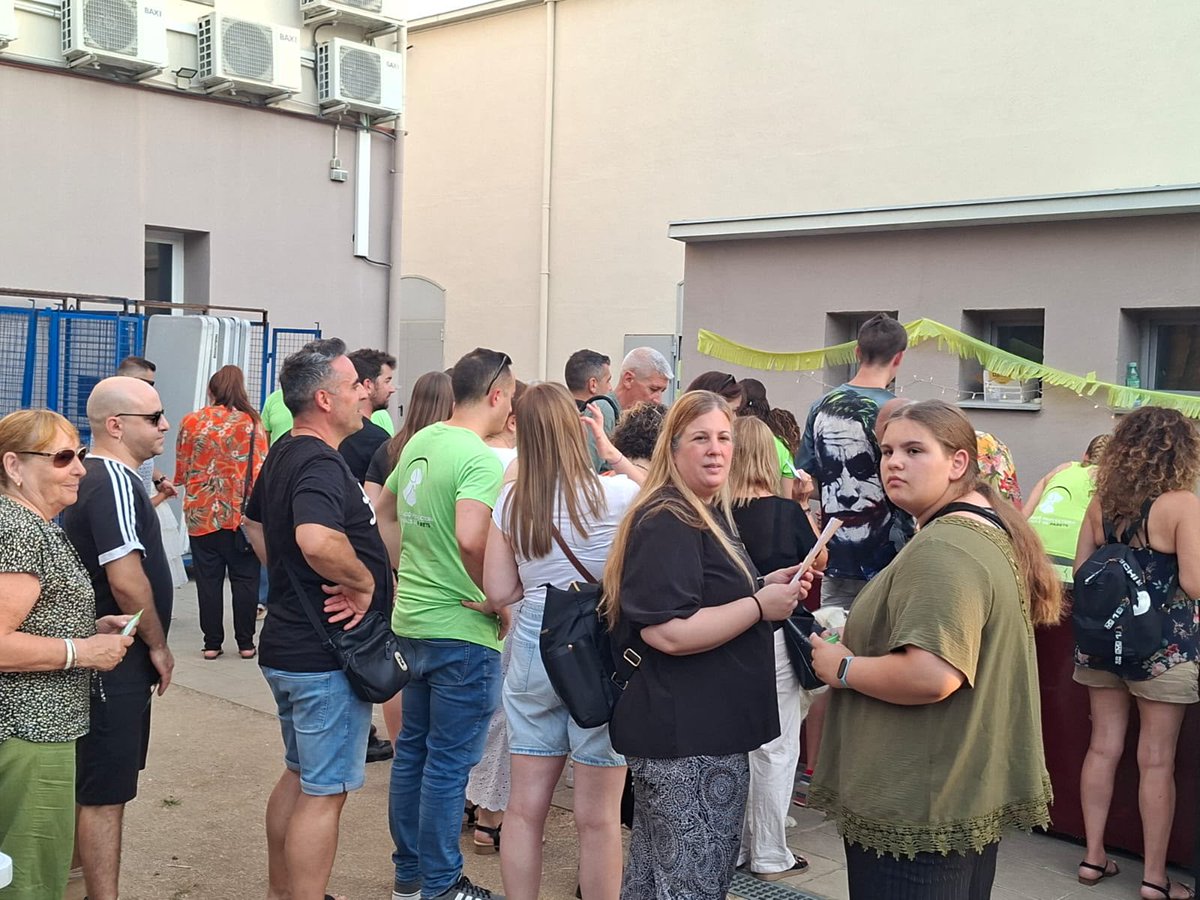 JordiSeguer's tweet photo. đŠ Primer cap de setmana de l'Eixamplem la Festa amb l'Splash Slide i inflables per als mĂ©s menuts dissabte passat al carrer Monistrol i al parc de Can Berenguer.
đđ±I tambĂ© el tradicional Sopar Solidari de la Protectora d'Animals de #Parets a l'exterior de Can Butjosa. https://t.co/kyJna7nOKG