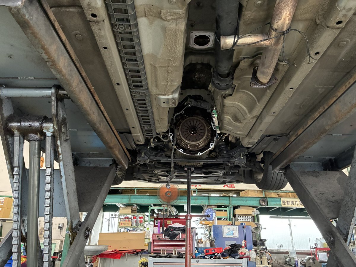 Ja1Ede's tweet photo. 今日の仕事は
MT車　クラッチOH
あいか���らず
このメーカーの車は
面倒くさい、
サービスマンには
意地悪な作り！
若い頃にやった
AE86は、1時間もせずに
T/M降りた記憶 https://t.co/kswJSFPmpu