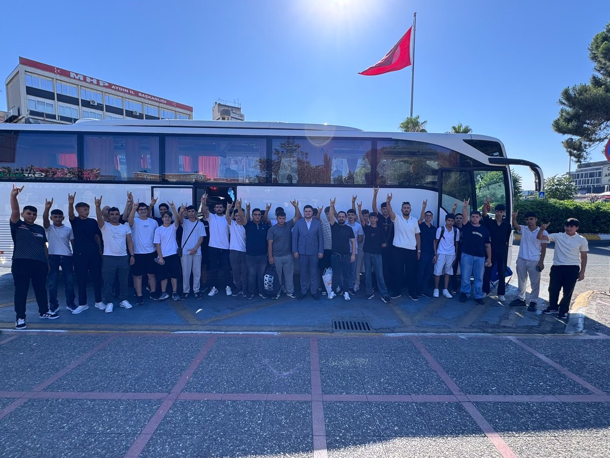 Okan_Bozkurt_06's tweet photo. İSMAİL GASPIRALI ORTAÖĞRETİM YAZ GELİŞİM PROGRAMI 🇹🇷

İsmail Gaspıralı Ortaöğretim Yaz Gelişim Programımız kapsamında, 13–15 Temmuz tarihleri arasında düzenlenecek Çanakkale programı için ortaöğretim teşkilatımızı bugün uğurladık.

Milli tarih şuurunun pekişmesine katkı sağlayacak programımızın hayırlara vesile olmasını temenni ediyor, tüm kardeşlerimize verimli ve kazasız belasız bir yolculuk diliyoruz.

@ayyildirim1 
@aydinulkuocagi