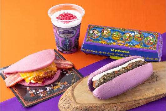 tdr_doria's tweet photo. 9月15日より、『ディズニー・ハロウィーン』のスペシャルメニューが販売されます。

ハロウィーンの妖しさを表現した紫色のホットドッグやボリューム満点のスペシャルサンド、ハロウィーン気分を味わえるスナックボックスが登場☆

#TDR_now #TDR__now #TDR_food https://t.co/8VriIllHLZ