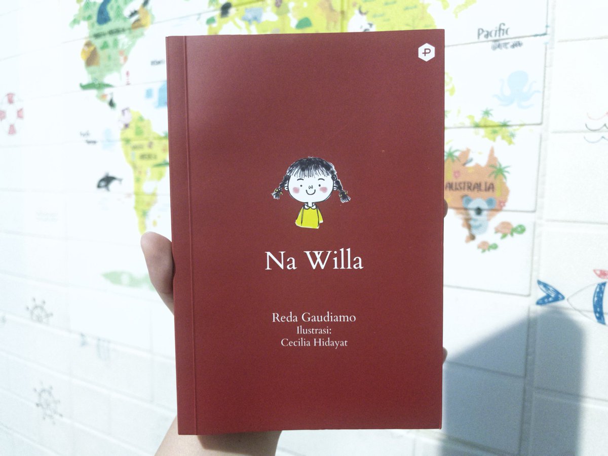 lajurkirie's tweet photo. Na Willa adalah novel anak tentang gadis kecil yang tinggal di gang Surabaya dan melihat dunia dengan cara polos, lucu, dan jenaka. Ia hidup dengan bermain bersama teman-temannya (Dul, Bud, Farida), mengejar kereta, pergi ke pasar bersama Mak, dan memikirkan bagaimana cont— https://t.co/69osBBiQUB
