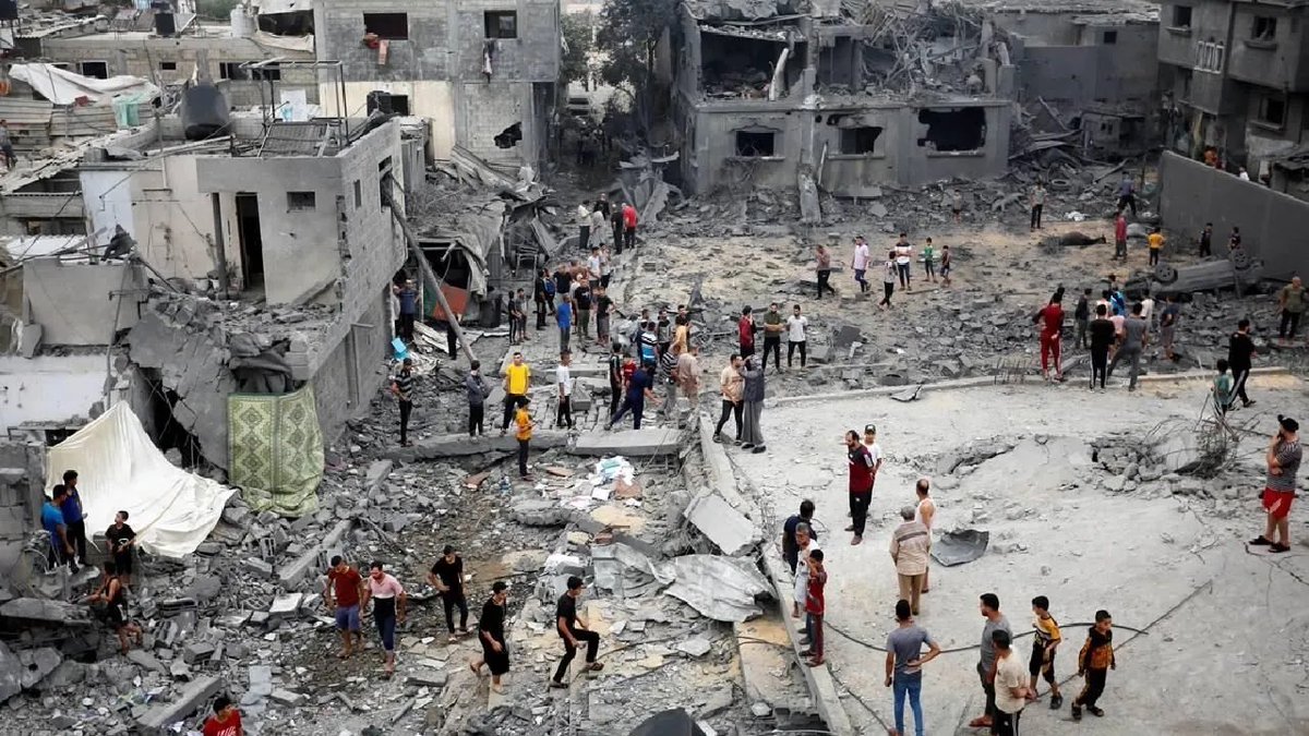Begonvilist's tweet photo. @isaacrrr7 If we stopped bombing Muslim countries, and people could live in their own countries as before, without these forced refugee people fleeing from bombs... https://t.co/exwrmo9bJ9