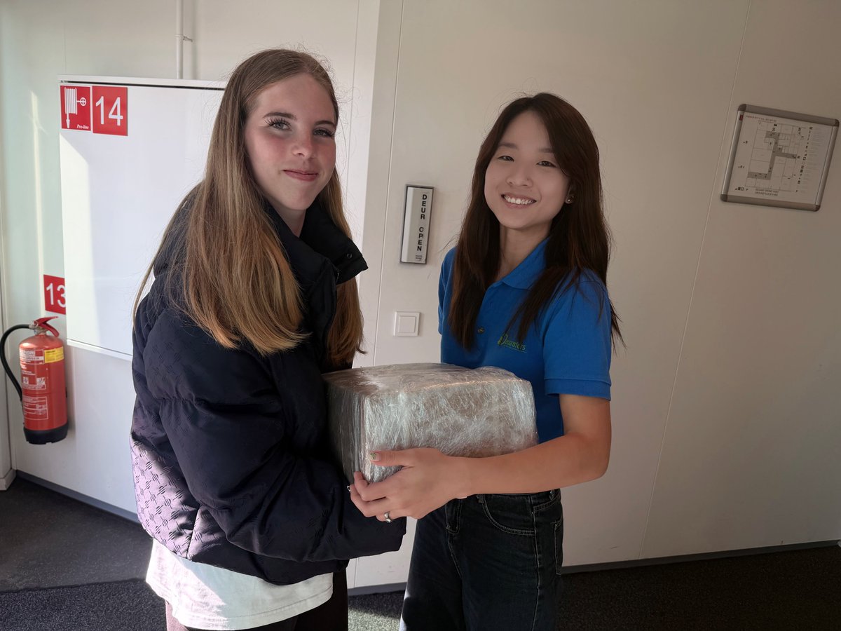 Declarators_'s tweet photo. ✈️ Another Time-Critical Handcarry Mission Successfully Delivered: Guangzhou 🇨🇳 ➝ Amsterdam 🇳🇱

Within two hours, our team had confirmed flight arrangements,  and deployed our dedicated handcarry specialist, Renee, who departed Singapore on a 3:55 AMflight bound for Guangzhou. https://t.co/joGqtbHBbC