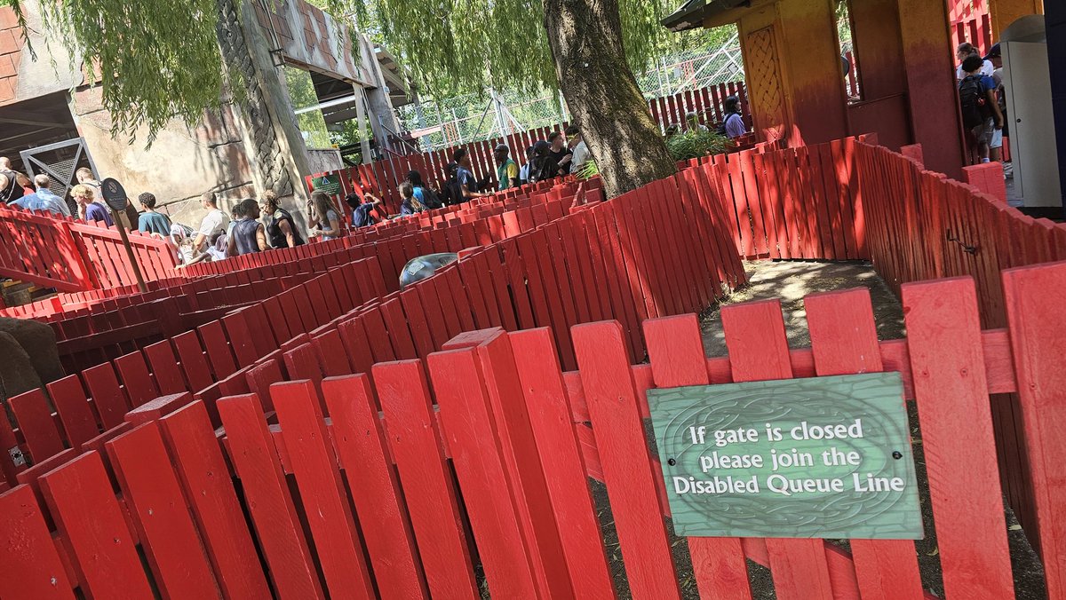 Ridecomparisons's tweet photo. Fastrack and Disabled access Should not be merged! This is longer than the normal queue π€¦ββοΈ
#themeparks #amusementparks #rollercoasters #chessington #dragonsfury https://t.co/3BmM6rz2uk