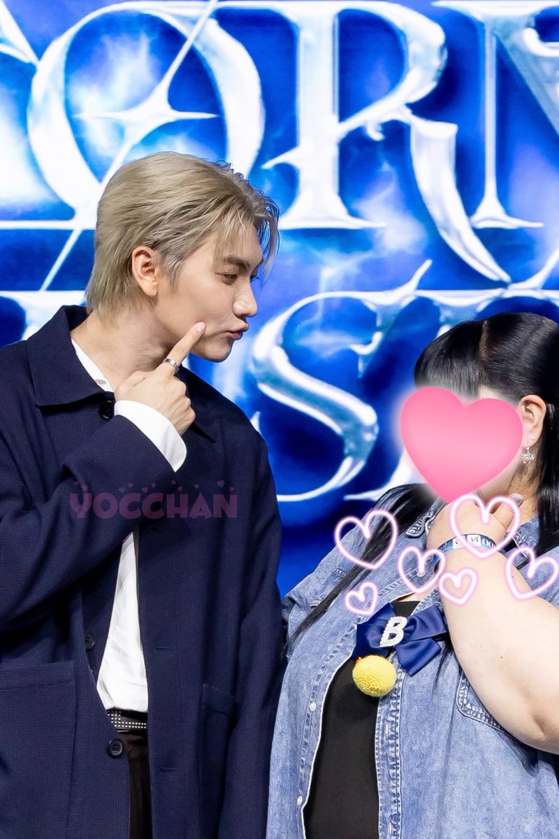 YocchanLBC's tweet photo. ベネのツーショ✨️
ぼすくんのお顔が可愛すぎて❤️🐣🤏💕

If anyone got photos of Boss making this adorable puffy-cheek face, please share them with me via DM 🥹💕 I’d be so happy🫶🏻💗

#BOSSCKMStormChaserDay
#BOSSCKMStormChaserConcert
#BOSSCKM #Bosschaikamon  
#ShawtyBoss https://t.co/qo6aHj3I9R