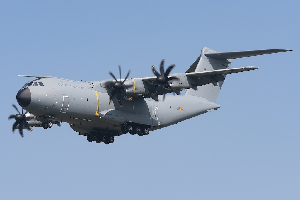 Defensagob's tweet photo. Ya en Australia.

Seis Eurofighter, dos A400M y un A330 MRTT del @EjercitoAire participan en #PitchBlack, uno de los grandes ejercicios aéreos del Indo-Pacífico.

Una fuerza expedicionaria capaz de combatir, transportar y reabastecer en vuelo a más de 14.000 kilómetros de España. https://t.co/cwpHW871HQ