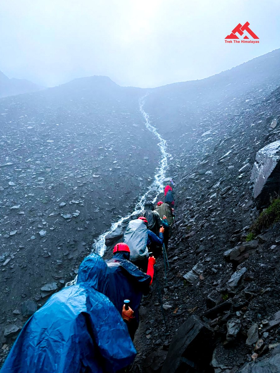TTHTreks's tweet photo. The Pin Bhaba Pass season is underway! 

Cheers to our trek leaders Pankaj, Mahesh, Radhey &amp; Ankit for an incredible start to the season.

Experience the crossover from lush Kinnaur to rugged Spiti:
 https://t.co/yWhaA2MtWE

#PinBhabaPass #TrekTheHimalayas #MonsoonTreks https://t.co/KKTXwbxNie