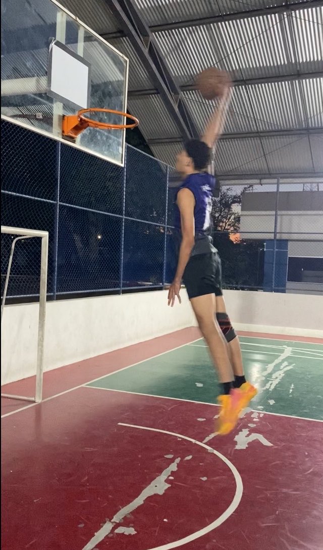 meckstyl's tweet photo. Top mídias que eu vou guardar por 20 anos pra mostrar pro meu filho que o pai dele pulava pra krl https://t.co/NMJ4uVfWLO