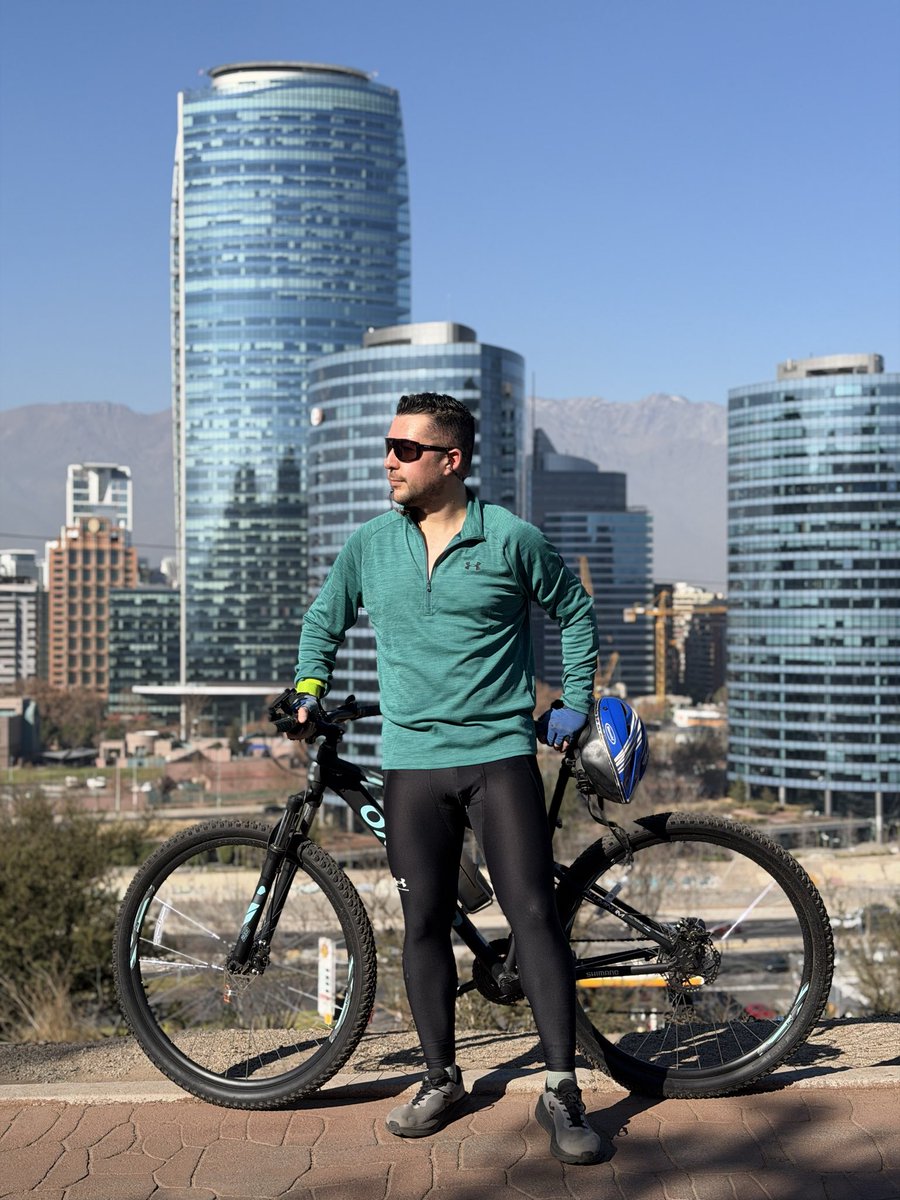 daniel17187dr's tweet photo. Domingo de cleta 🚵‍♀️
#bicicleta #parquemetropolitano #cerrosancristobal #santiagodechile #sanhattan #bike https://t.co/OjSfKb01cs