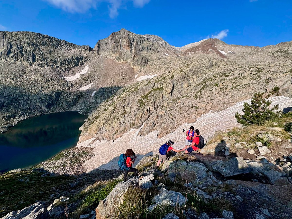 GVADrPeset's tweet photo. ⛰️#ReumAneto 2026 supera un nuevo reto con la subida al Pico de Vallibierna (3.067m.) en Pirineos centrales.

💪🏻🫂 Tras 9 meses de preparación física, personas con enfermedades reumáticas y profesionales de @GVADrPeset vuelven a demostrar que es posible!

🙌🏻 ¡Enhorabuena! https://t.co/4r9mmuW4bY