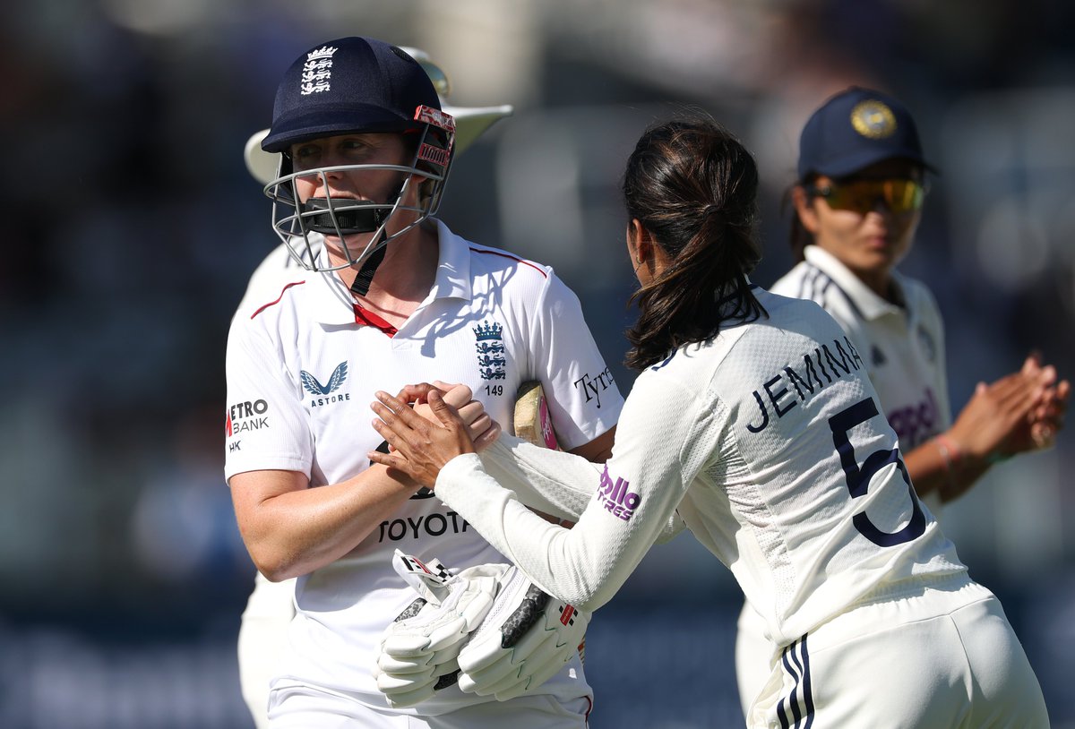 ICC's tweet photo. Two of England's best, Heather Knight and Tammy Beaumont, have signed off from international cricket 🥹🌟 https://t.co/s2Nj8cXZDX