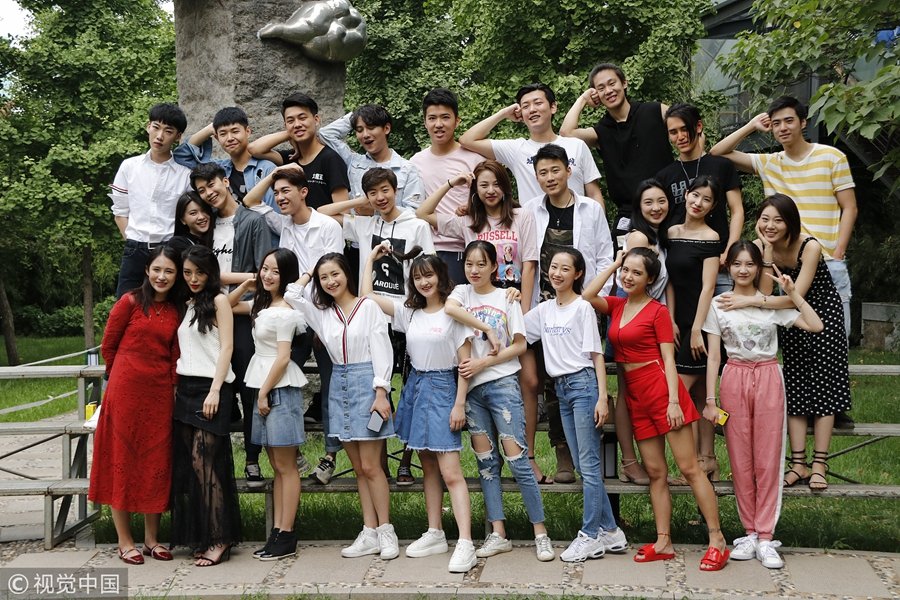 kxffv29935396's tweet photo. @ My people, my campus, my last summer of uni — cheers to late-night library runs, bad cafeteria coffee and forever memories https://t.co/TkdtLb5J0I