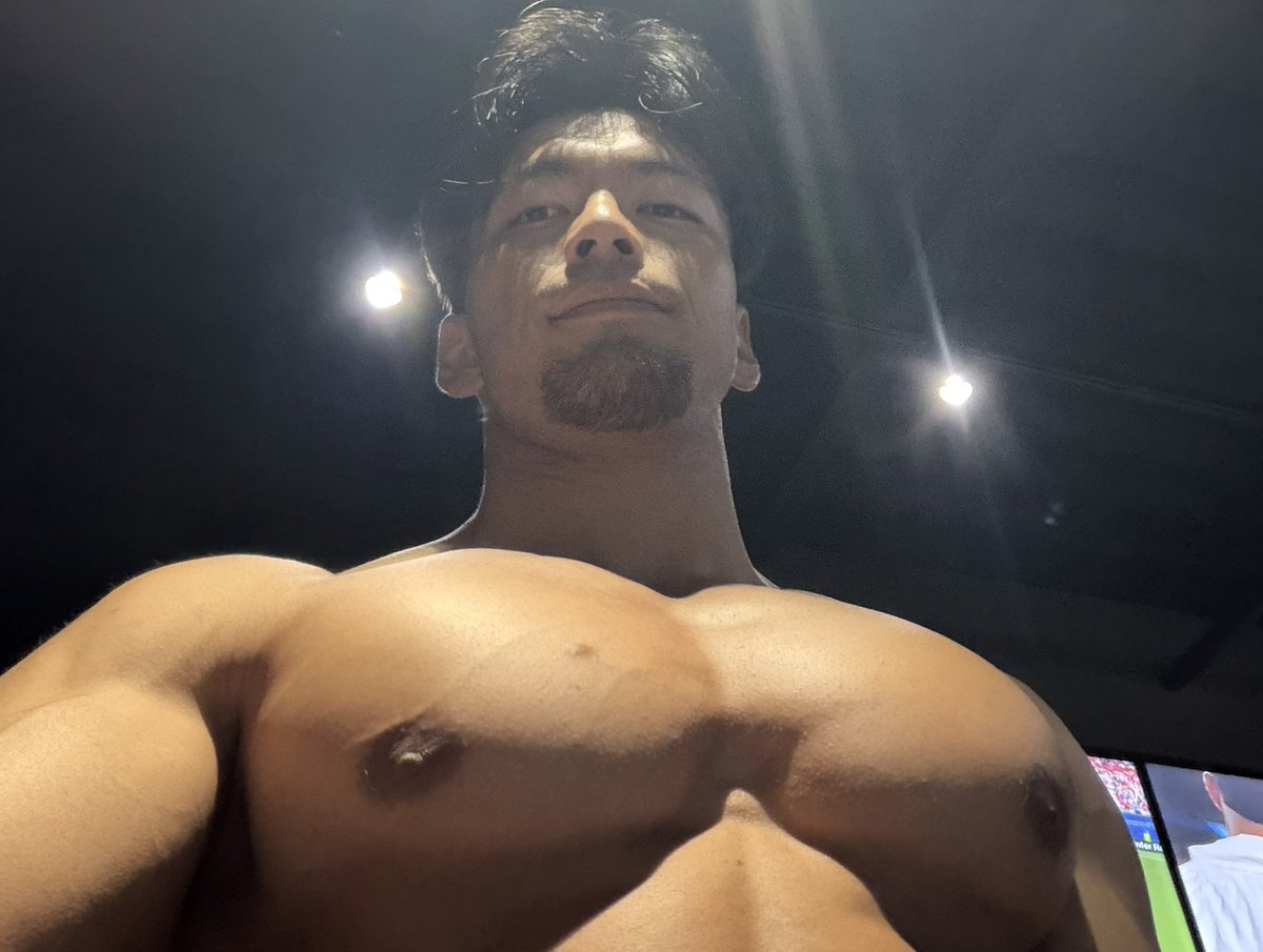 TaroMano1's tweet photo. Chest day
うっすらとだが
胸に血管が見えるようになってきた。 https://t.co/kLLgiBhpXK
