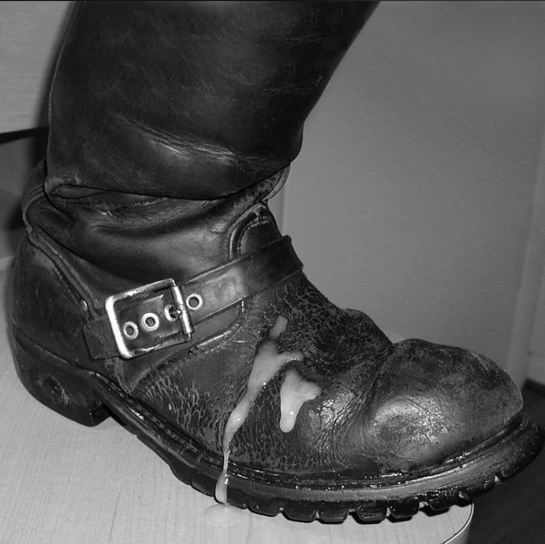 WhereTheresAWi8's tweet photo. Get down on your knees and clean up my cum. Don't you dare waste a drop of it f@g! Then, use your spit and your filthy tongue to get my boots clean and shining. Like and repost if I'm speaking your language! https://t.co/gtlo7egAOt