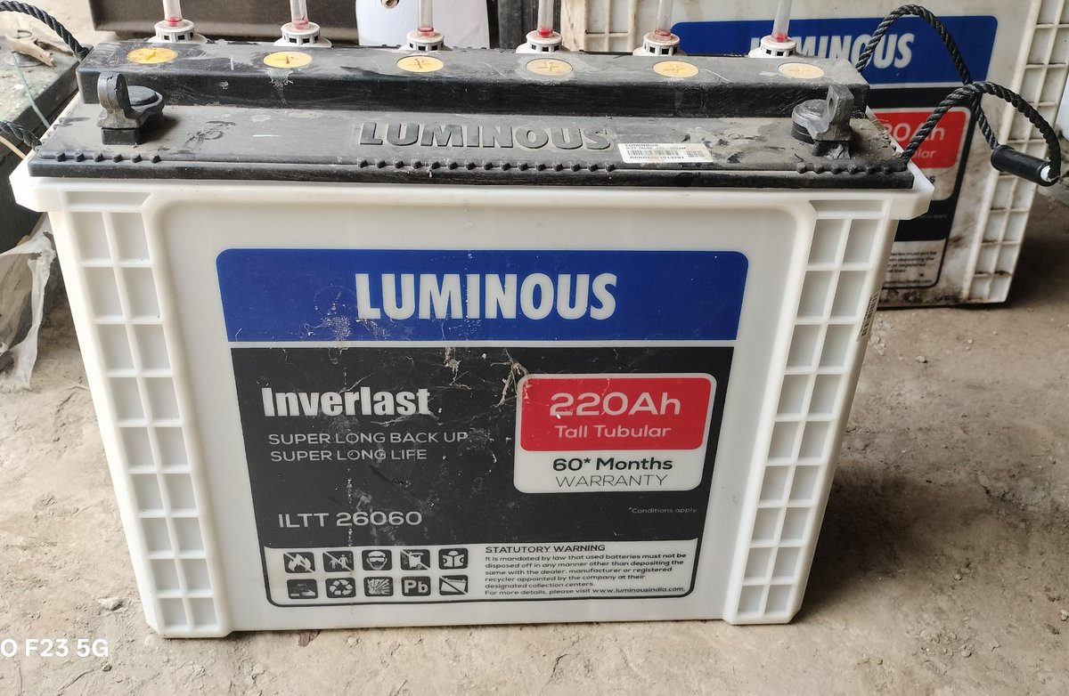 VinitSiRajput83's tweet photo. हेलो @LuminousIndia   ये आप की कंपनी की बैटरी है, अभी तीसरा साल पूरा भी नहीं हुआ और पिछले एक महीने से इसका बैकअप बिना किसी लोड के 40 se 50 मिनट हो गया है डीलर से लेकर कस्टमर केयर सर्विस सबसे सम्पर्क कर चुका कोई फायदा नहीं हुआ ।
क्या @LuminousIndia की यही सर्विस है https://t.co/eXV6DIac8C