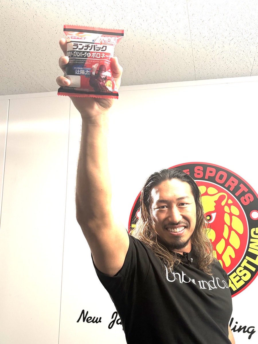 njpw_yotatsuji's tweet photo. ランチパック今日から発売、皆さんぜひ食べてみてください！

#ヤマザキパン #コラボランチパック #PR https://t.co/QAshHXNfhP