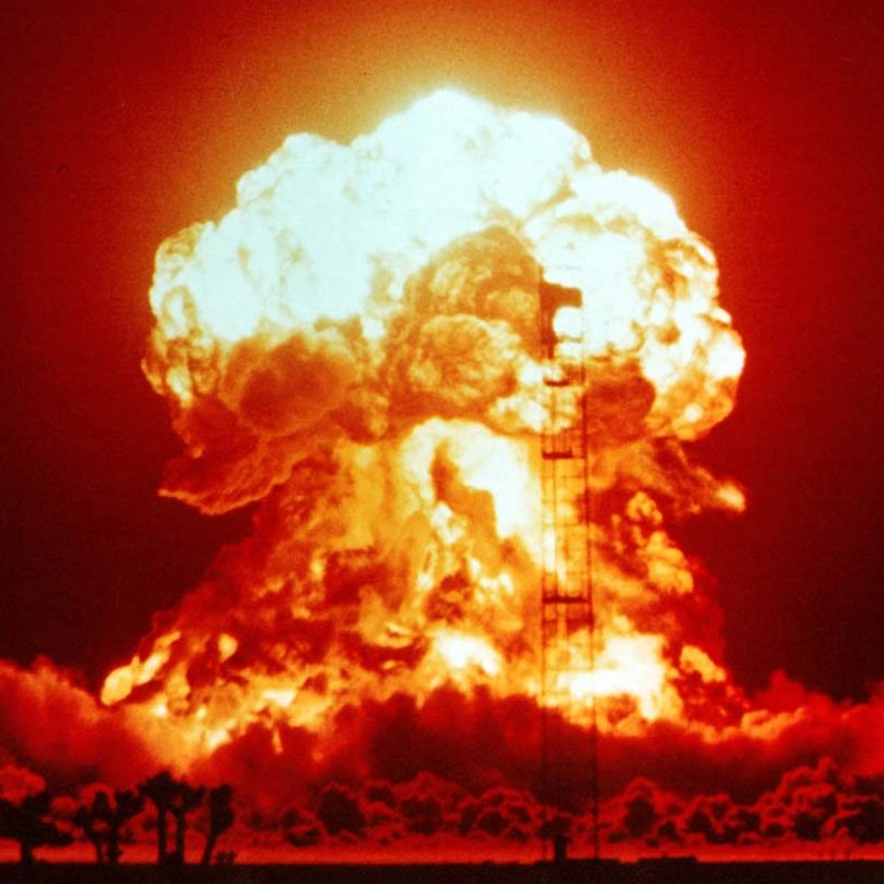 republiqueBRA's tweet photo. 🇧🇷 ☢️ Pré-candidata à Presidência, Samara Martins, da UP, diz ser contra o Brasil ter uma bomba nuclear: "Eu acho que a gente nem deveria fazer guerras." https://t.co/1vQkyQScG3