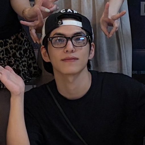 MaximumPIL's tweet photo. off-duty                                       on-duty https://t.co/HSvo6ulAt2
