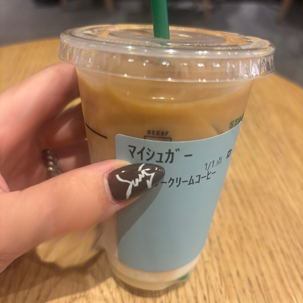 p_man_stars's tweet photo. モバイルオーダーで名前呼ばれた時に近くにいたDearsのお姉さんに“絶対ジュイスだ‥”って言われたのガチ気まずかった https://t.co/qNhnDWmoNM