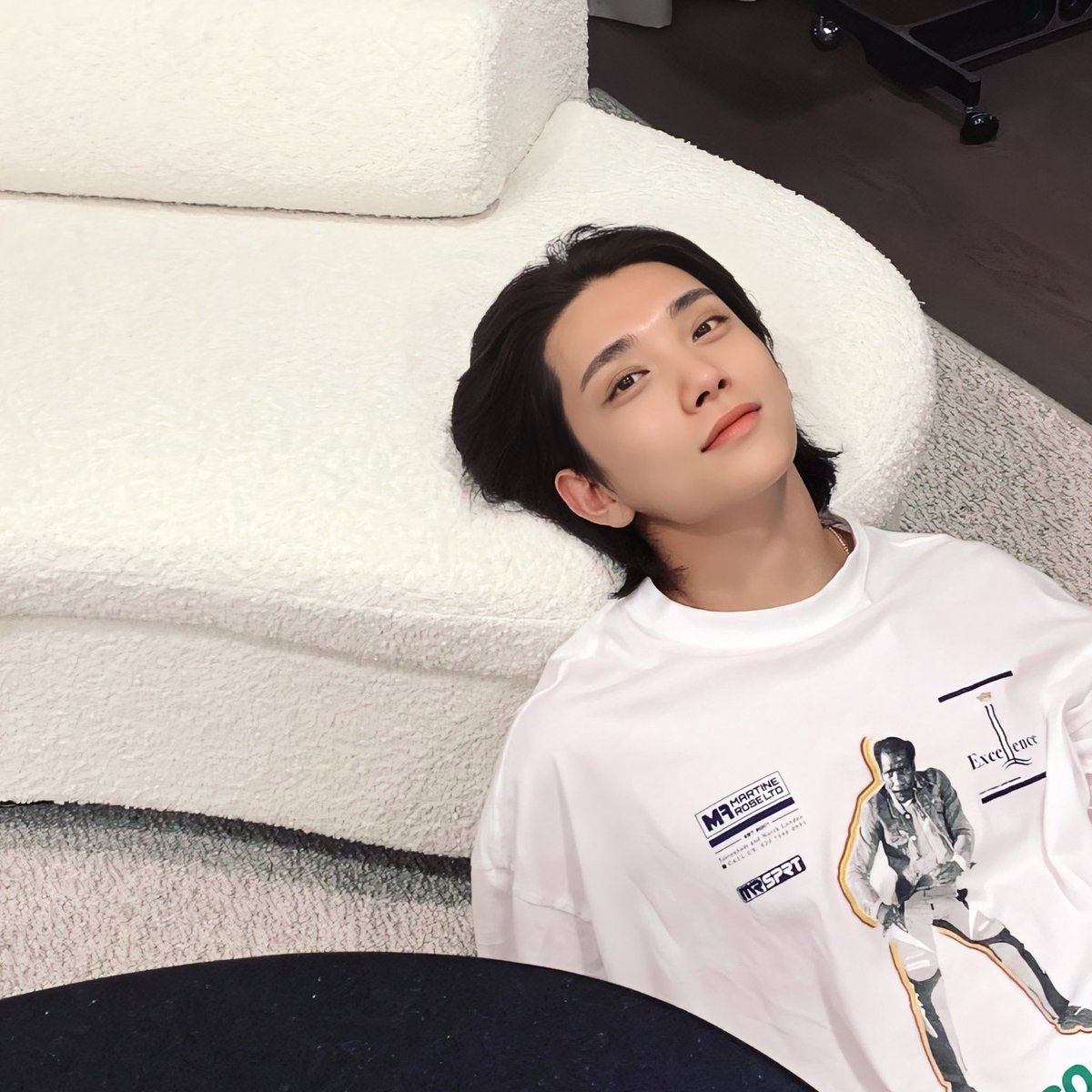 abveclouds_'s tweet photo. After flight meetings are the best 'cause I can finally crash on the crew room's couch. 😂Anygays, good evening! How's monday everyone? :] https://t.co/A8A5C0aMtU