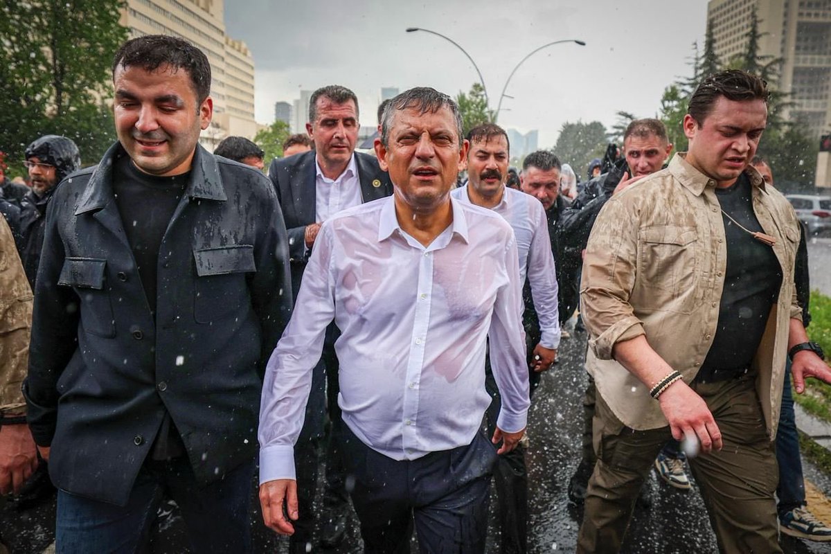 radarhaberr's tweet photo. Özgür Özel ve ekibi kurultay için yarın mahkemeye başvurarak çağrı heyeti oluşturulmasını isteyecek. https://t.co/P3dAo9IhoM
