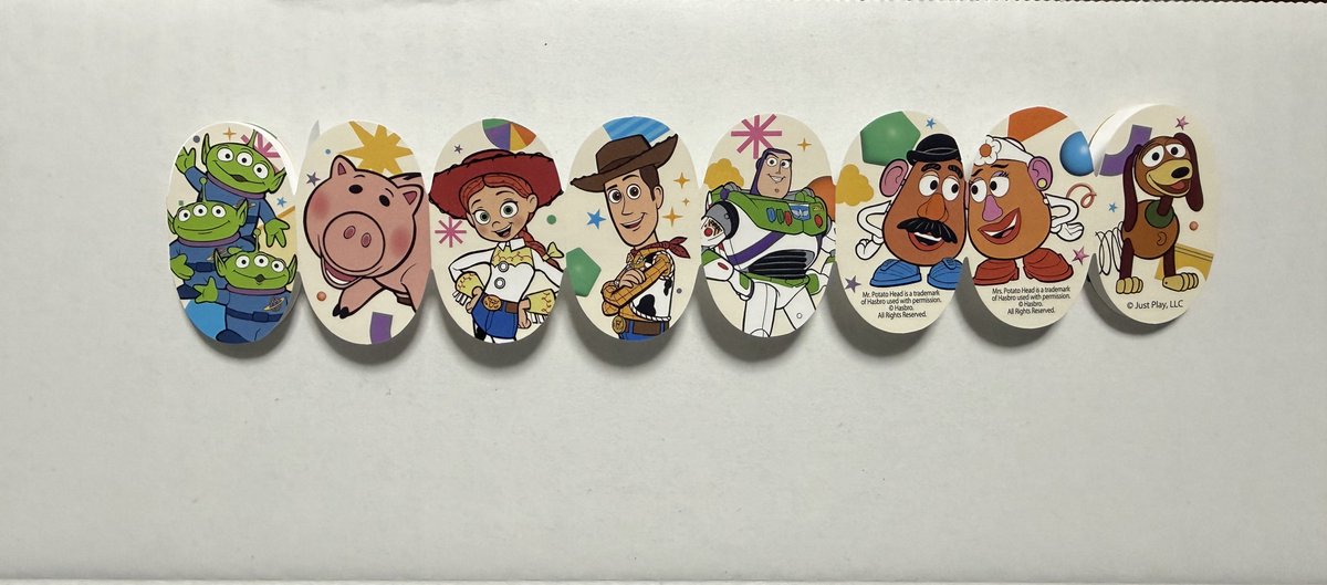 junjun65stretch's tweet photo. ディズニーストアから可愛い箱が届いた！中にはバズ！皆もお出迎え😁いや〜今回は色々なグッズ入手し過ぎたな…節約生活。ただ後悔はしてない😎👍ジェットパックがこの様な形なのは是非、今作の『トイストーリー５』を見て確認してください！ https://t.co/vrMiPlKkka