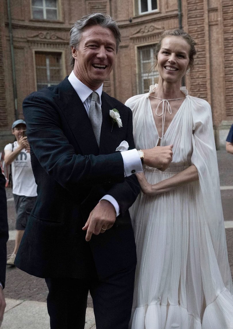 _vedocose's tweet photo. La cosa più elegante di questo matrimonio sono i loro visi naturali che raccontano i 25 anni insieme. https://t.co/OXUvBH0HRJ